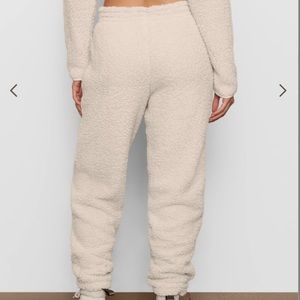SKIMS TEDDY JOGGER IN COLOR BONE - Size small